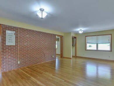 2102 Edgehill Cir, Johnson City, TN 37601 - photo 6