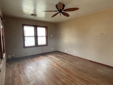 1621 S Madison St, Enid, OK 73701 - photo 2