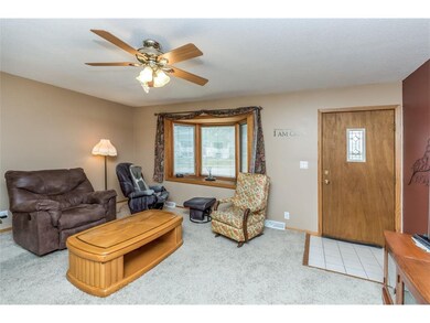 2721 Matthew Dr SW, Cedar Rapids, IA 52404 - photo 3