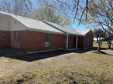 Home sits on 2 Lots