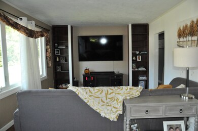 12 Knollcrest Rd, Goffstown, NH 03045 - photo 2