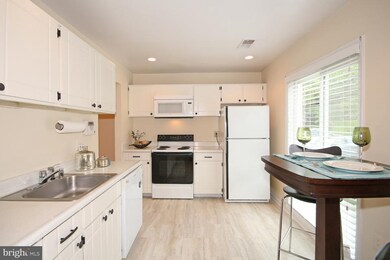 3047 Mission Square Dr, Fairfax, VA 22031 - photo 2