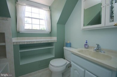 13126 Melville Ln, Fairfax, VA 22033 - photo 7