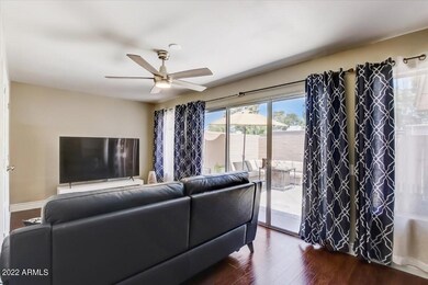 08-N Hawthorn Dr-008