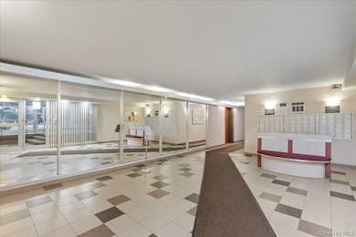 Bay Ter Co-Op unit 6D, Bayside, NY 11360 - photo 4