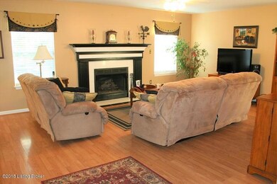 8904 Adams Run Ct, Louisville, KY 40228 - photo 2