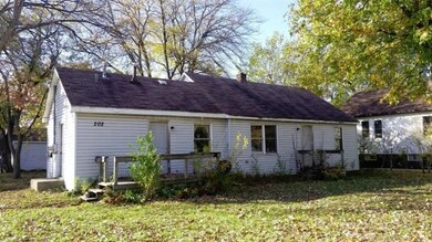 202 N Wiggs St, Griffith, IN 46319 - photo 3