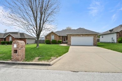 888 W Crestwood St, Nixa, MO 65714 - photo 3