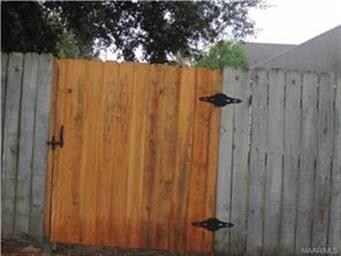 New gate with latch