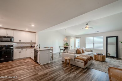 4-web-or-mls-77 West Luminous Way-104