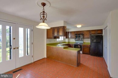 2055 N Abingdon St, Arlington, VA 22207 - photo 3