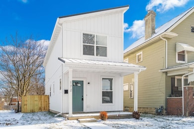 005_4_i 172 Whitethorne 070-2