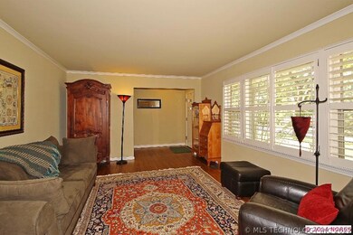 With large windows, this living area feel open and