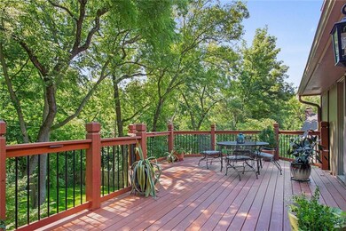 Oversized deck to enjoy the peace and nature!