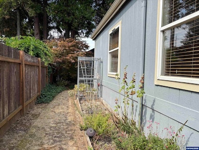 18345 NE Glisan St, Portland, OR 97230 - photo 5