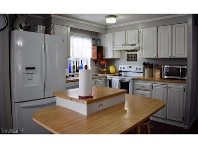 406 4th St SW KitchenA