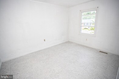 2242 Dawn Ln, Temple Hills, MD 20748 - photo 4