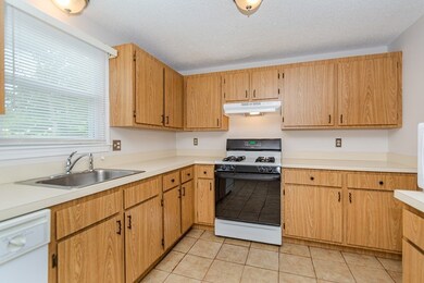 126 Willard St unit J, Lowell, MA 01850 - photo 4