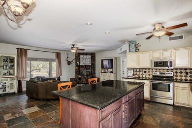 OPEN KITCHEN