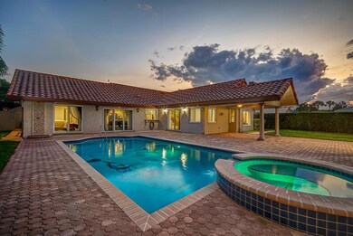 Salt Water Pool/Jacuzzi