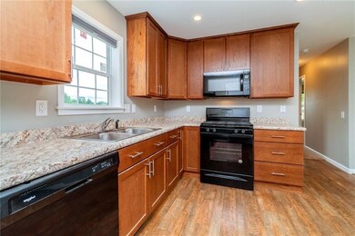 910 1st St N, Newton, IA 50208 - photo 4