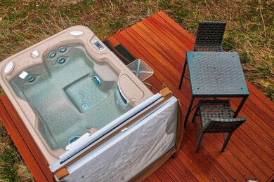 6 Deck table hot tub from above