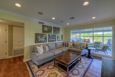 005_Family Room