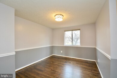 6310 Lightburn Ct, Centreville, VA 20121 - photo 7