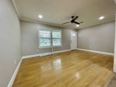 817 N Chenango St, Angleton, TX 77515 - photo 3