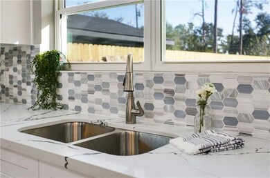 Beautiful Backsplash Deep kitchen sink.