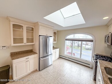 40 Woodvale Loop unit 2nd Flr, Staten Island, NY 10309 - photo 2