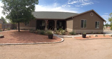 02-House Front_IMG_0771