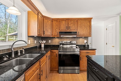 29 Greenwich Rd, Litchfield, NH 03052 - photo 5