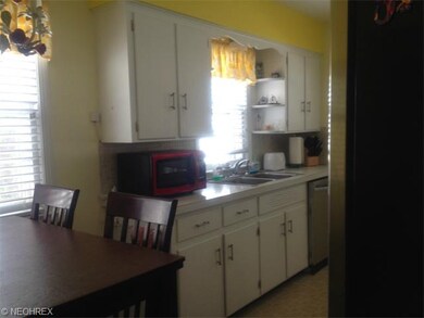 A view of the Kitchen from the dinette