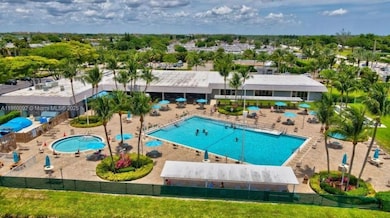 197 Flanders E unit 197, Delray Beach, FL 33484 - photo 2