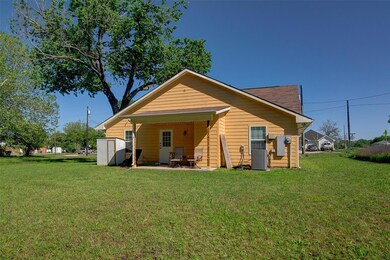 534 E Brockett St, Sherman, TX 75090 - photo 5