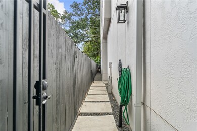 620 E 26th St, Houston, TX 77008 - photo 2