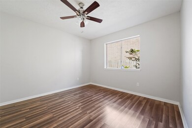 4512 Stonebridge Dr, Pearland, TX 77584 - photo 6