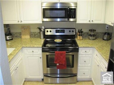 Upgraded Kitchen w/granite counters, SS appliances