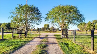 29325 Waller Spring Creek Rd, Waller, TX 77484 - photo 3