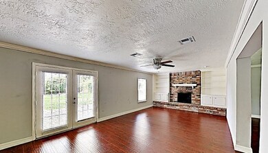 10122 Woodhollow Dr, Conroe, TX 77385 - photo 7