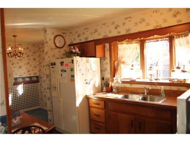 Kitchen. great eat in kitchen.