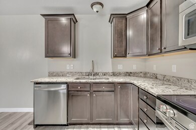 281 W 650 N unit C, Centerville, UT 84014 - photo 7