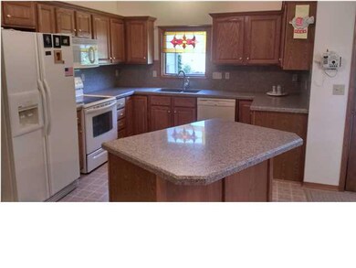 2603 TIMBERCREEK KITCHEN with ALL APPLIANCES - New