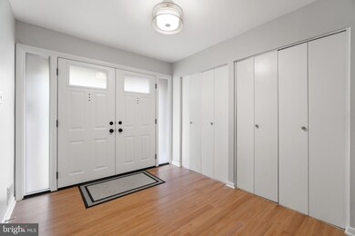 9531 Barcellona Ct, Fairfax, VA 22031 - photo 6