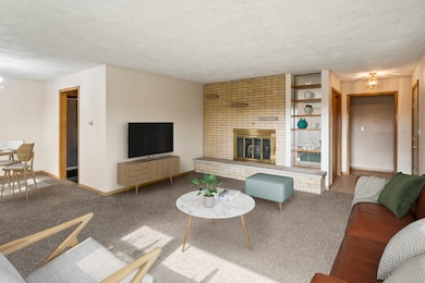 938 Hillcrest Rd, Elgin, IL 60123 - photo 5