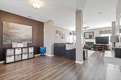 12296 Carriage Stone Dr, Fishers, IN 46037 - photo 3