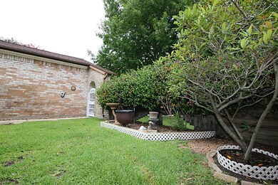 7019 Northleaf Dr, Houston, TX 77086 - photo 2