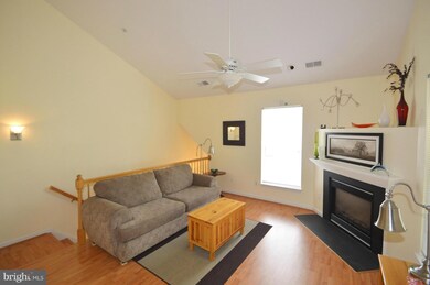 25240 Lake Shore Square unit 205, Chantilly, VA 20152 - photo 3