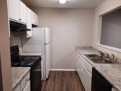 211 Woodcrest Cir, Warner Robins, GA 31093 - photo 6